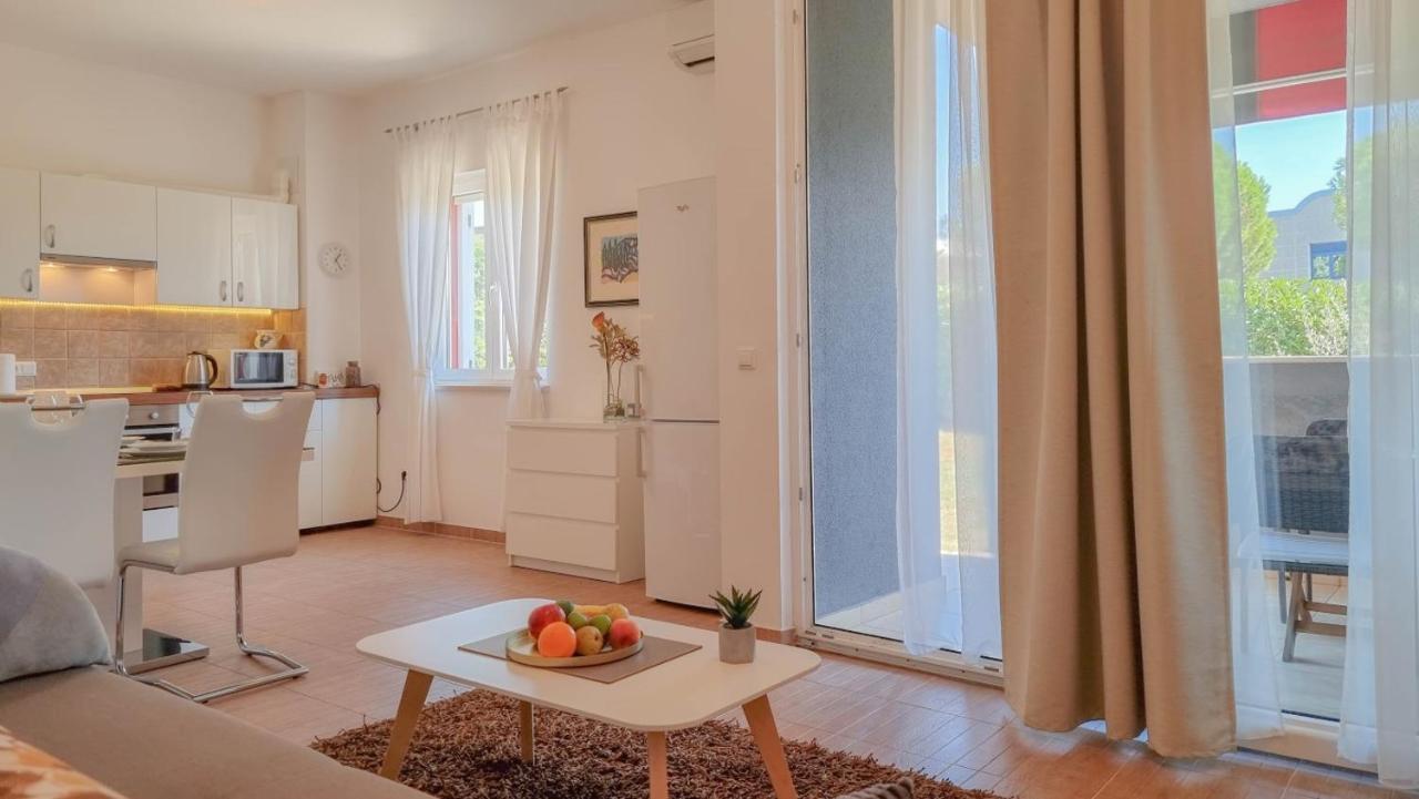 Lea Apartamento Novigrad Istria Exterior foto