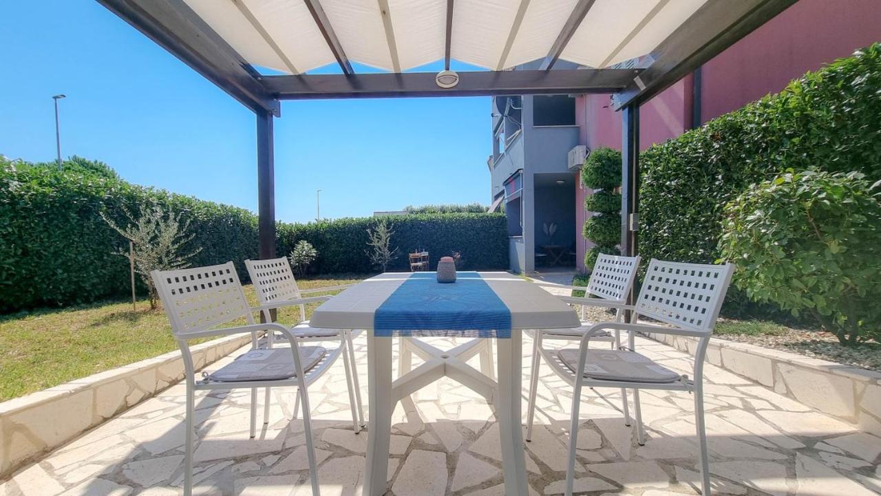 Lea Apartamento Novigrad Istria Exterior foto