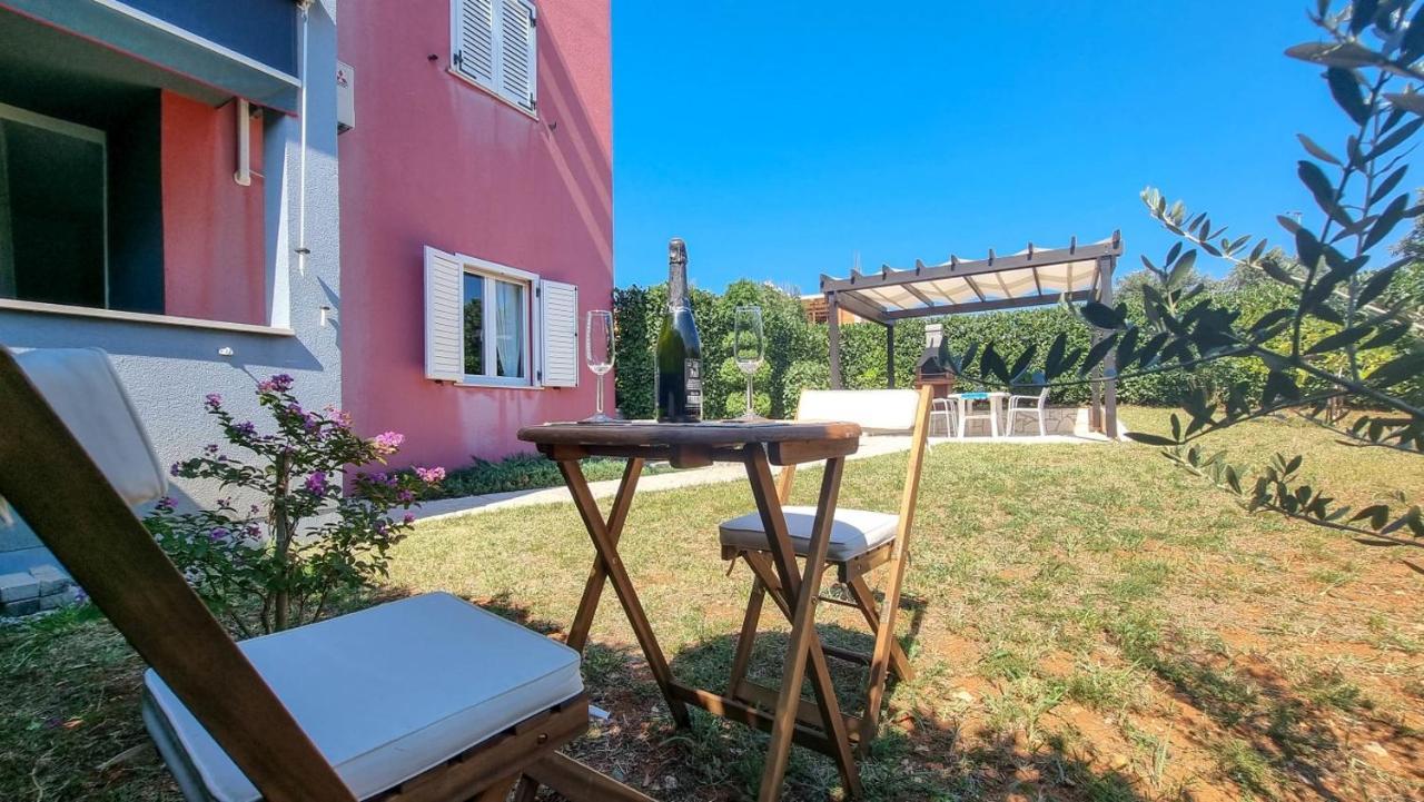 Lea Apartamento Novigrad Istria Exterior foto